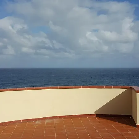 Casa Fronte Mare Apartment *