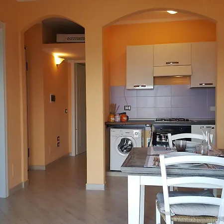 Casa Fronte Mare Apartment *